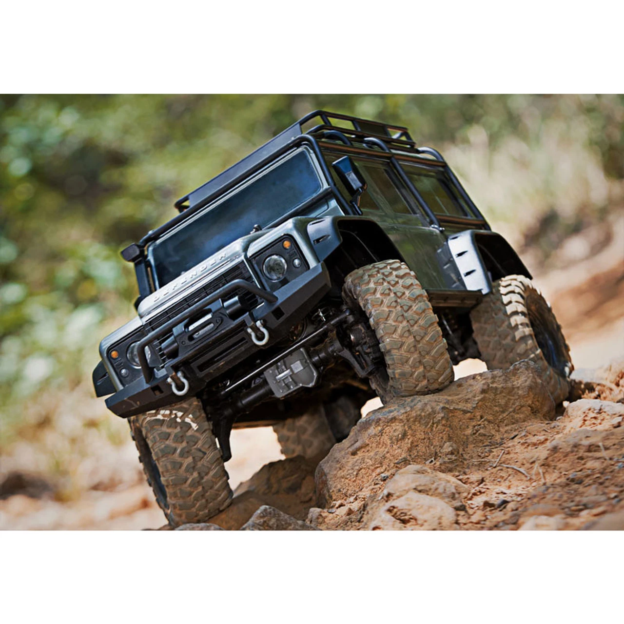 Traxxas TRX-4 Land Rover Defender RC 4x4 Rock Crawler RTR w/3S LiPo COMBO Silver 4 Traxxas TRX-4 Land Rover Defender RC 4x4 Rock Crawler RTR w/3S LiPo COMBO Silver - Image 2